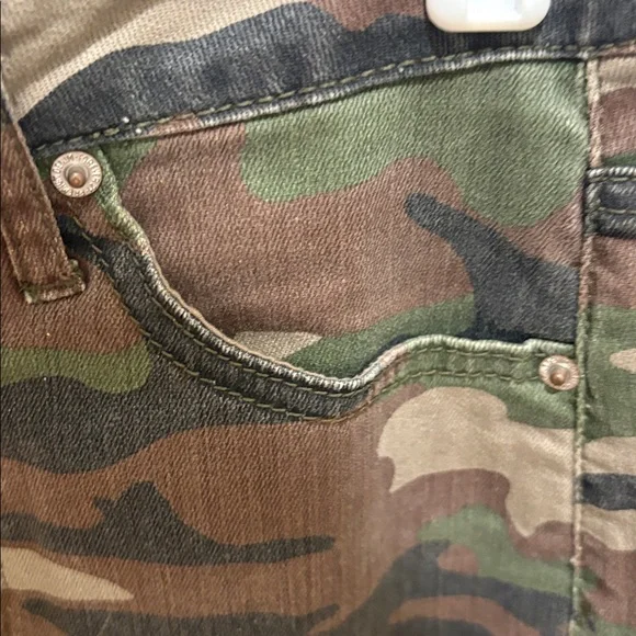 Forever 21 Green Camouflage Skirt - Picture 5 of 7